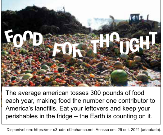 Cartaz de campanha com fotografia de um lixão coberto por frutas, legumes e restos de comida, com um trator ao fundo. Sobre a foto, em letras brancas recortadas que parecem cair, o título "FOOD FOR THOUGHT". Abaixo, em faixa branca, o texto: "The average american tosses 300 pounds of food each year, making food the number one contributor to America's landfills. Eat your leftovers and keep your perishables in the fridge – the Earth is counting on it."